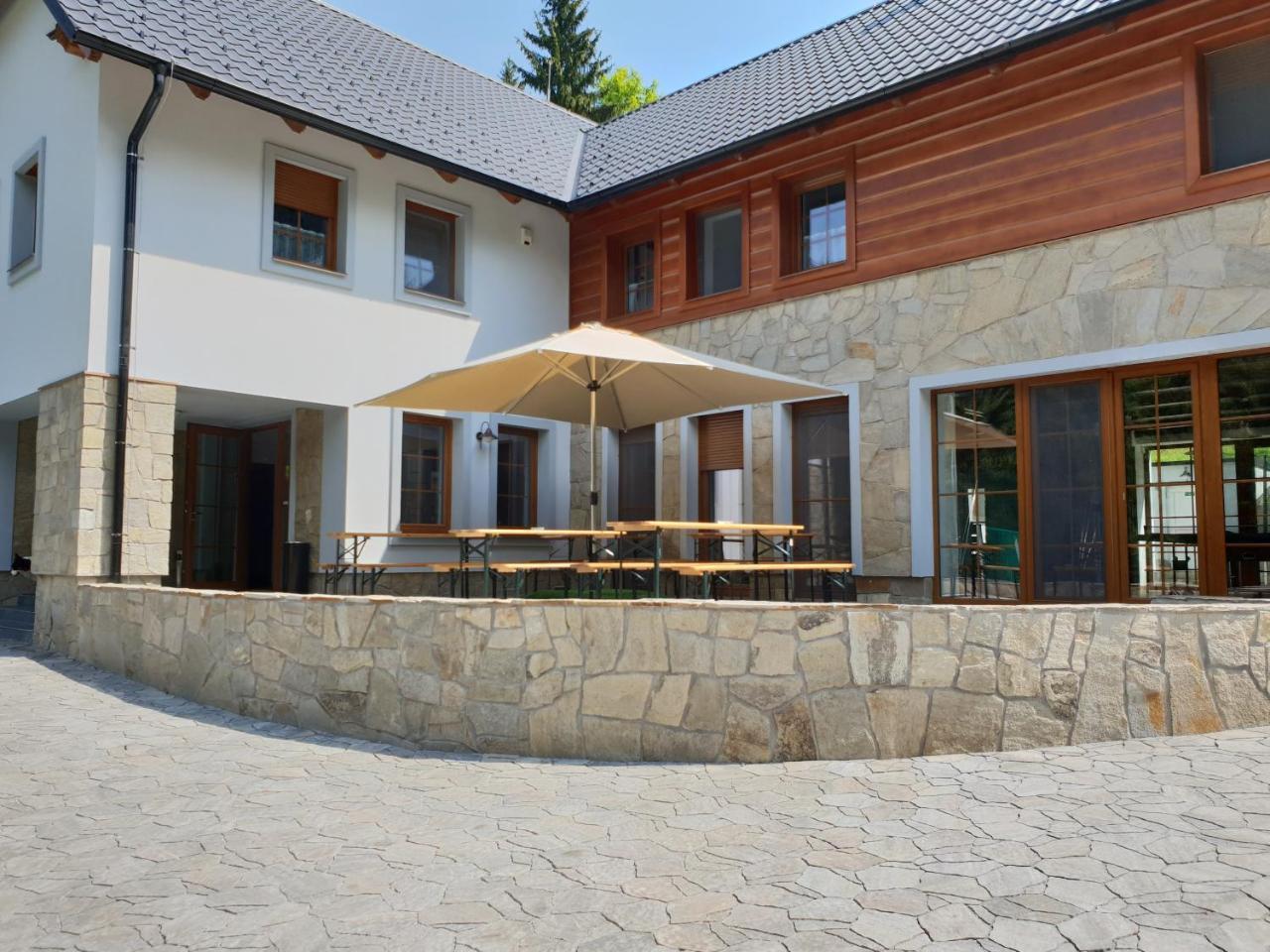 Club Rezidence Pod Luci Apartment Loucovice Exterior photo